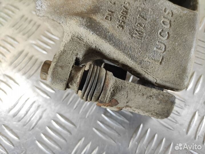 Суппорт передний правый Audi 80/90 1986 1991