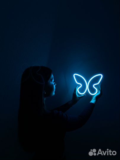 Неоновая вывеска рекламная вывеска