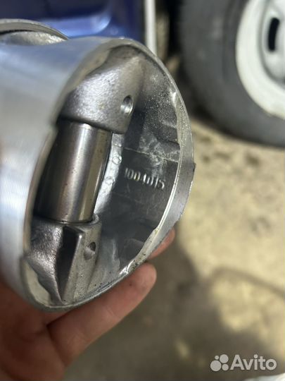 Комплект поршней