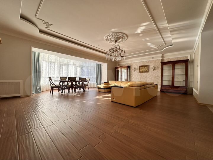 Коттедж 309 м² на участке 1 сот.