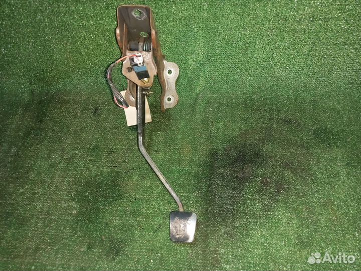 Педаль тормоза Nissan Almera N15 (Хетчбэк)