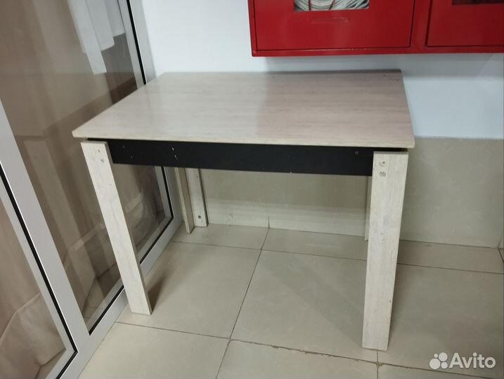 Кухонный стол