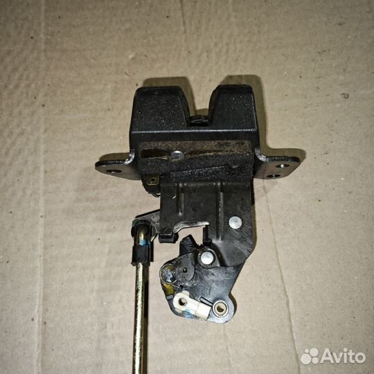 Замок крышки багажника Hyundai Tucson JM 2004-2010
