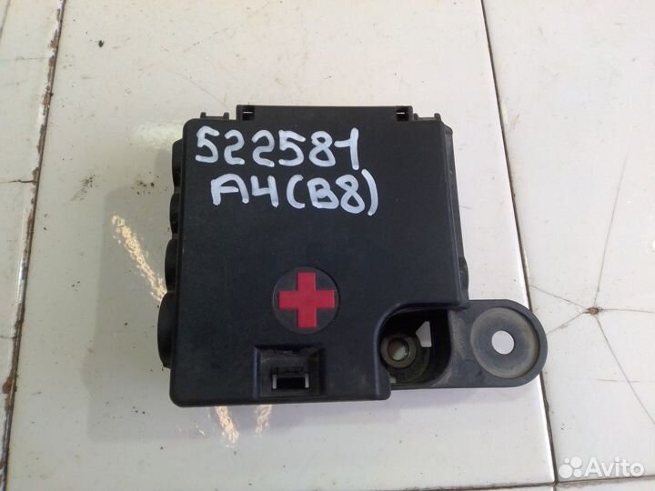 Блок предохранителей силовых (Audi A4)