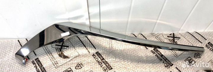 Хром фары левый Toyota Fortuner 2