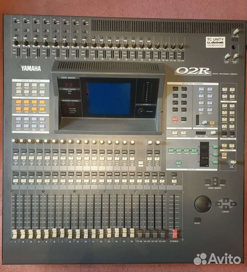 Цифровой микшерный пульт Yamaha 02R