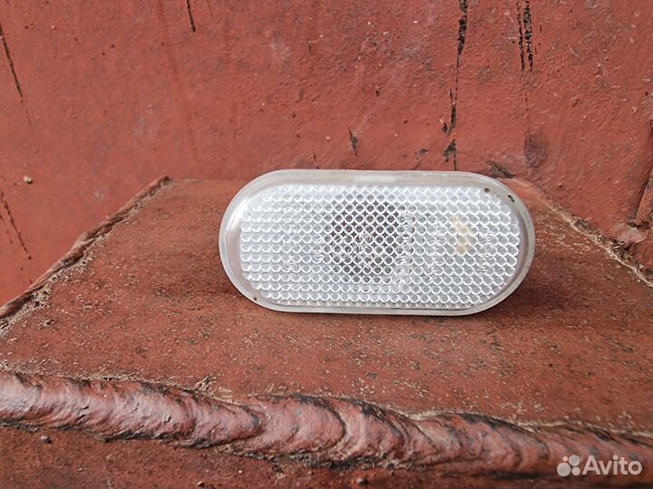 Повторитель на крыло 8200257684 Renault