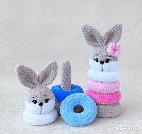 Вязаная развивающая игрушка пирамидка 