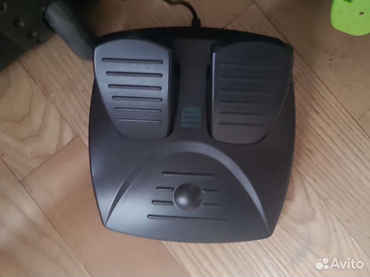 Игровой руль с педалями