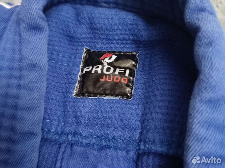 Кимоно для дзюдо синее с белым поясом