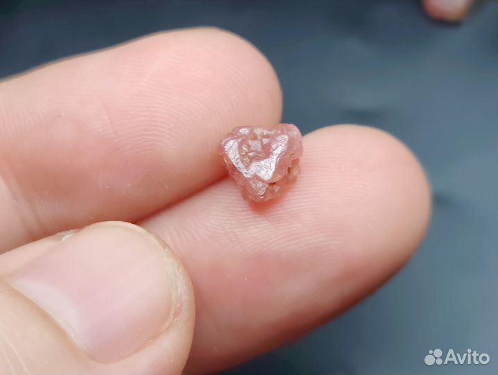 Шпинель. Природный кристалл. Бирма