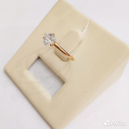 Золотое кольцо с камнем 16р