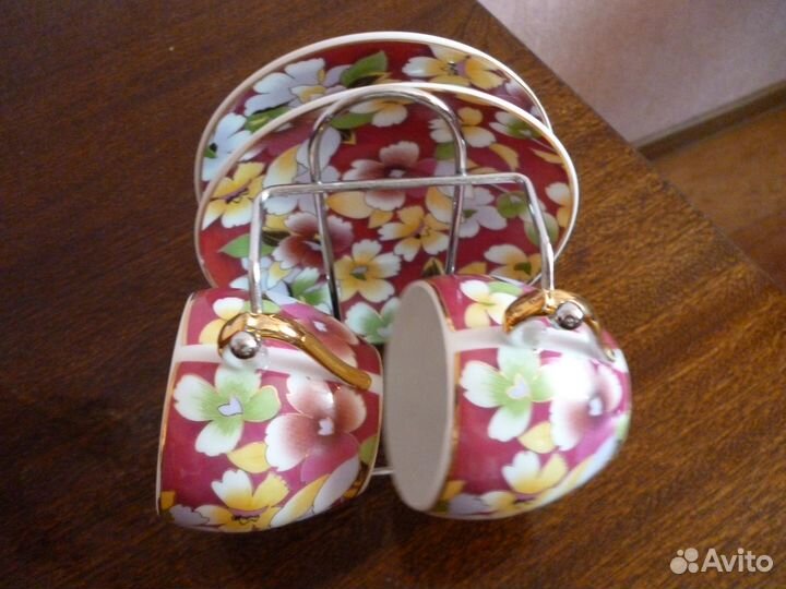 Кофейные чашки и блюдца