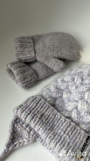 Детская вязаная шапка и варежки