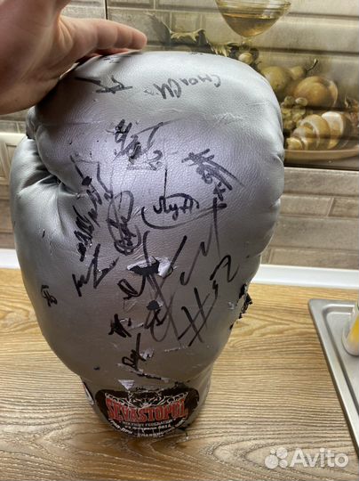 Боксерская перчатка