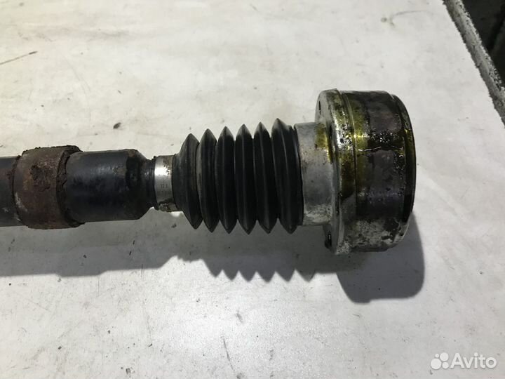 Привод правый Skoda Octavia Tour