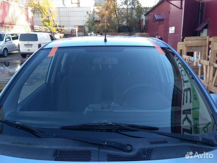 Лобовое стекло Honda Fit / Jazz