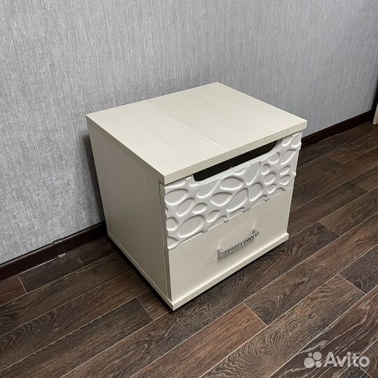 Тумба прикроватная