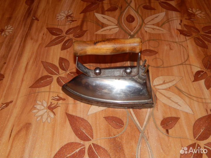 Утюг старинный