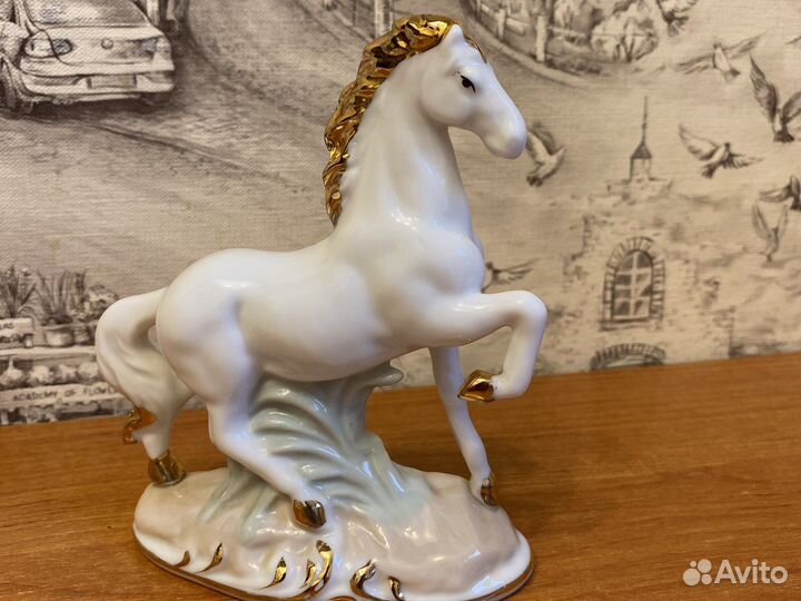 Фарфоровая статуэтка