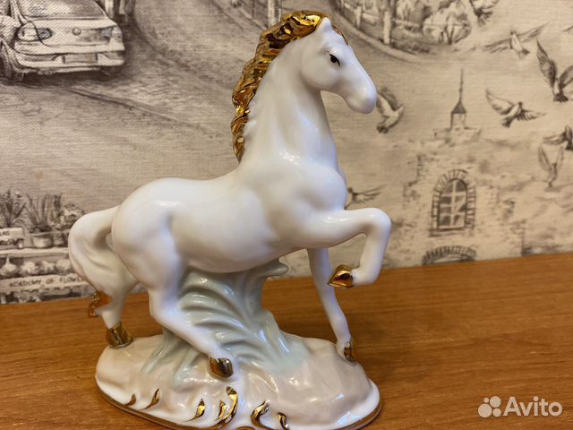 Фарфоровая статуэтка