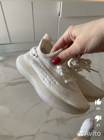 Детские кроссовки изики 26