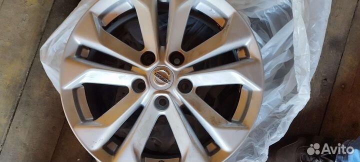 Родные литые диски Ниссан