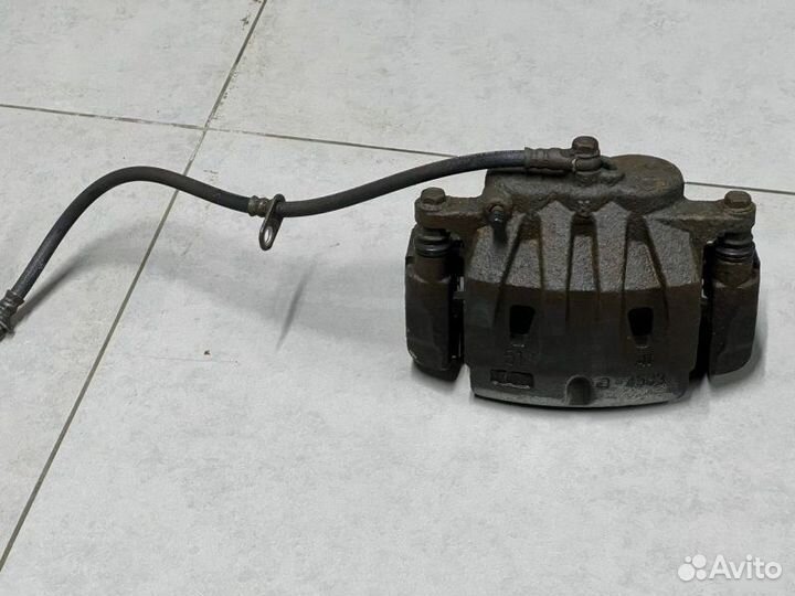 Суппорт тормозной передний Lexus Rx 4