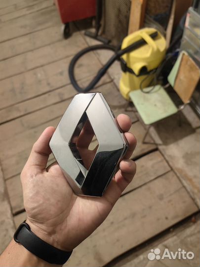 Эмблема Renault