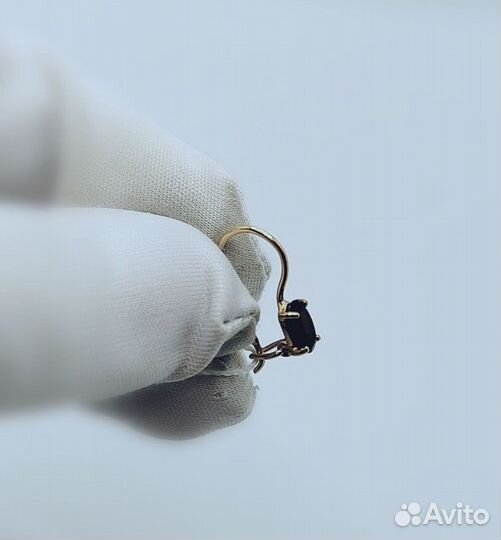 Золотые серьги с камнем