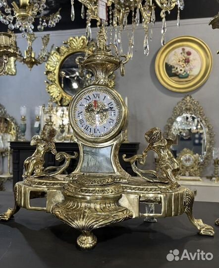 Бронзовые каминные часы и канделябры