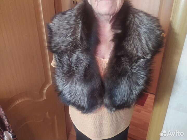 Меховой воротник чернобурка