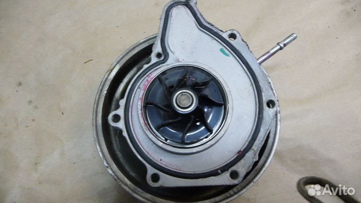 Помпа со шкивом Ауди А6 А7 А8 3.0 CGW