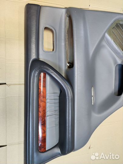 Обшивка задней левой двери lexus LX 470
