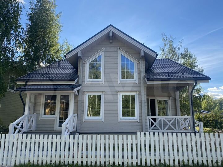 Коттедж 200 м² на участке 8,5 сот.