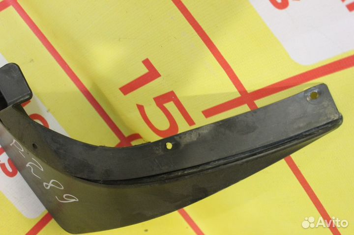 Брызговик задний правый hatchback - Skoda Fabia II