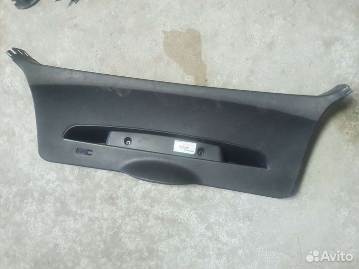 Обшивка крышки багажника BMW 1 e87 e81 двери,пласт