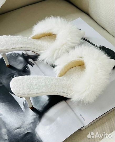 Туфли с мехом на каблуке