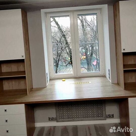 Рабочая зона в углу у окна