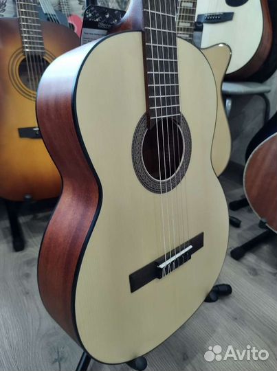 Классическая гитара, Cort