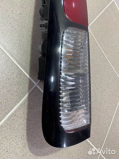 Фонарь задний левый Nissan Cube 1999 г