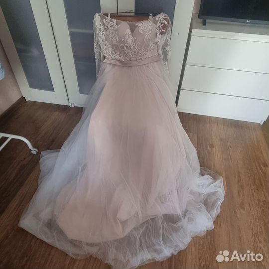 Свадебное платье 44 бу