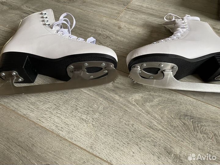 Коньки женские 38 размер