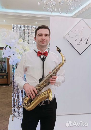 Саксофонист на праздник
