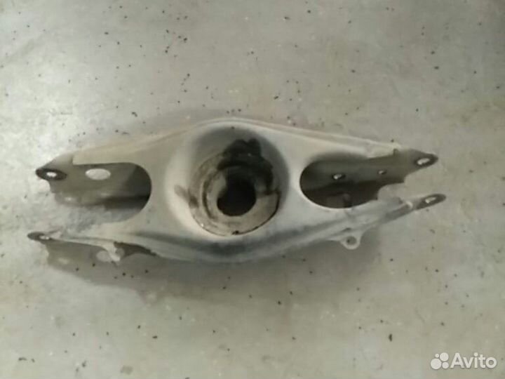 Рычаг задний правый нижний Mercedes W204