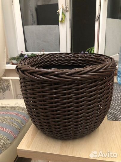 Кашпо из искусственного ротанга