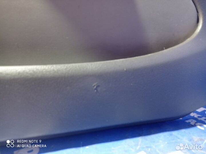 Передняя правая обшивка двери Toyota Platz седан