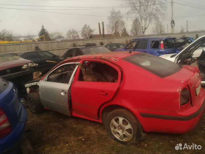 Запчасти б/у Skoda Octavia лифтбек 1.4 16V BCA