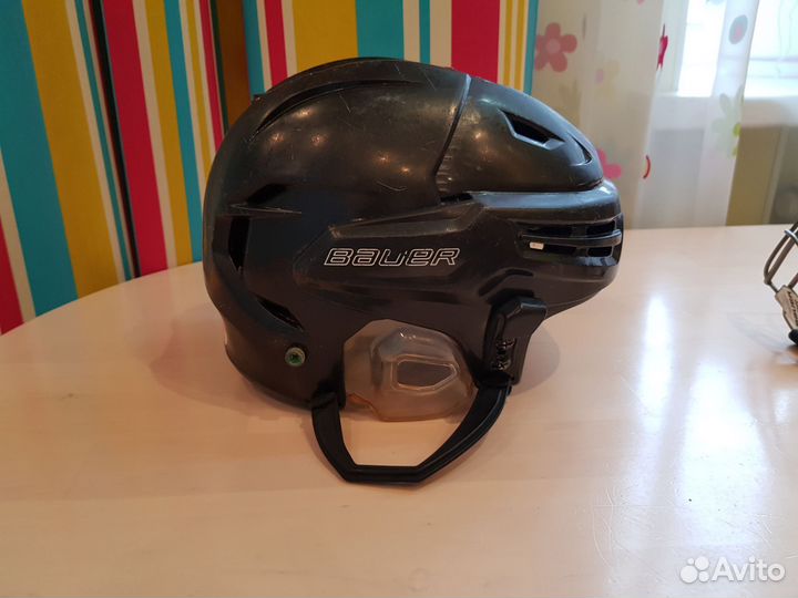 Хоккейный шлем