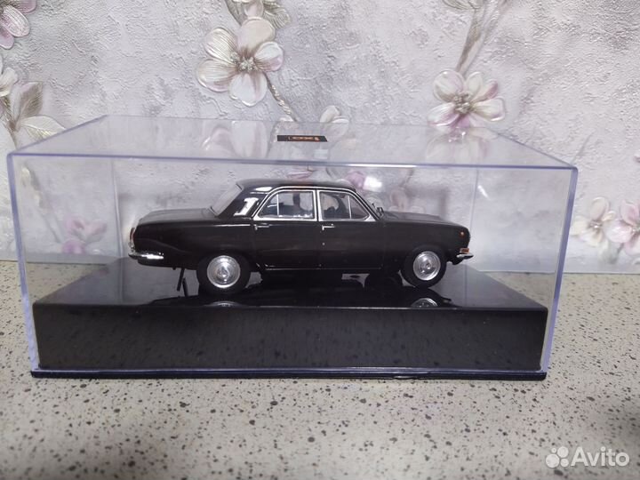 Модель автомобиля Волга Газ-24 Ixo 1:43